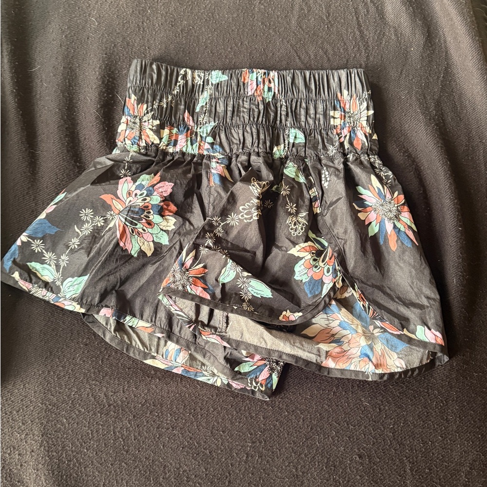 NWOT FREE PEOPLE Floral Patterned Black Shorts XS
